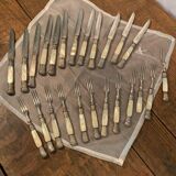 Set of coat of arms fruit cutlery