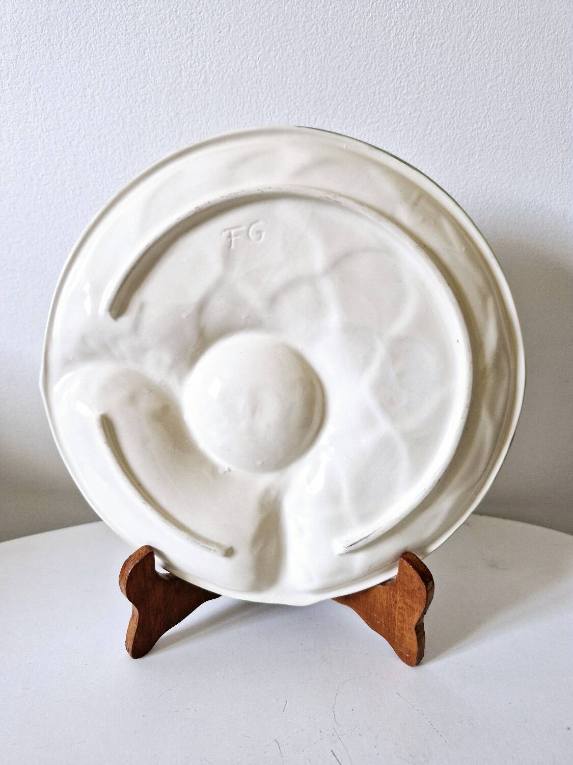 2 vintage artichoke plates in majolica.