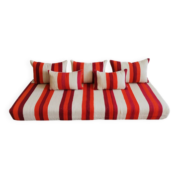 Set of covers for cream and red Moroccan floor sofa.