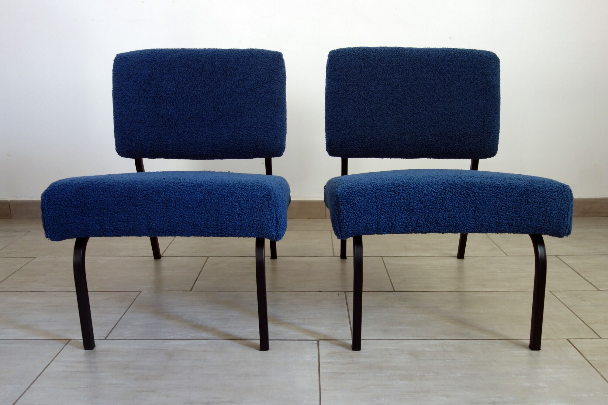 Pair of minimalist reupholstered seats from the 60s/70s
