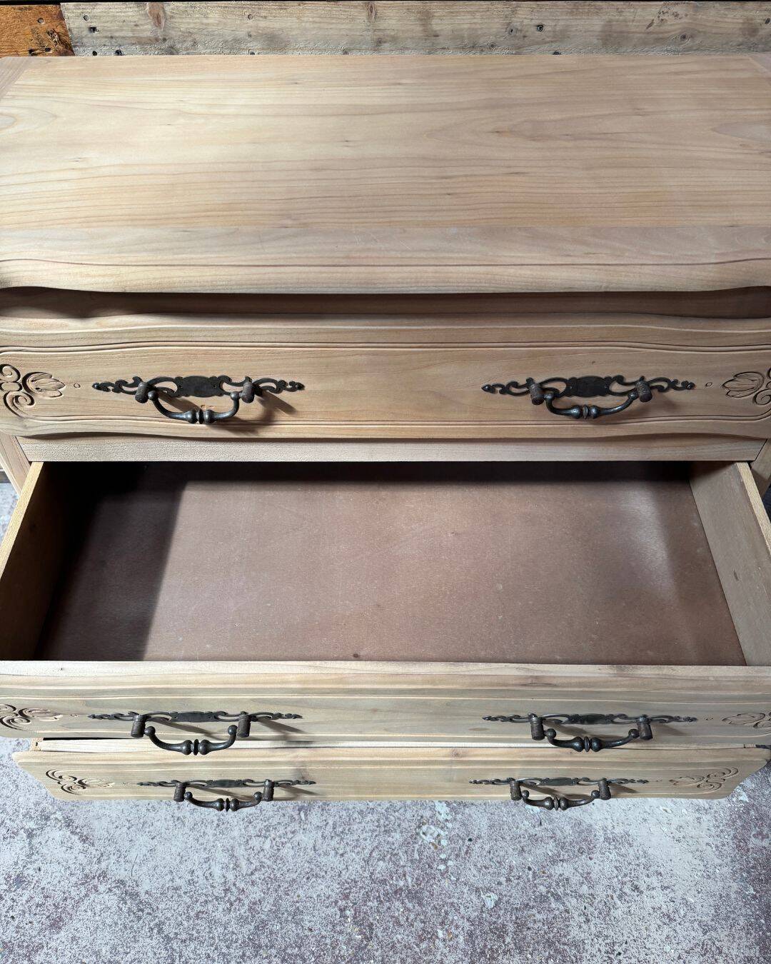 Commode in air-dried cherry wood