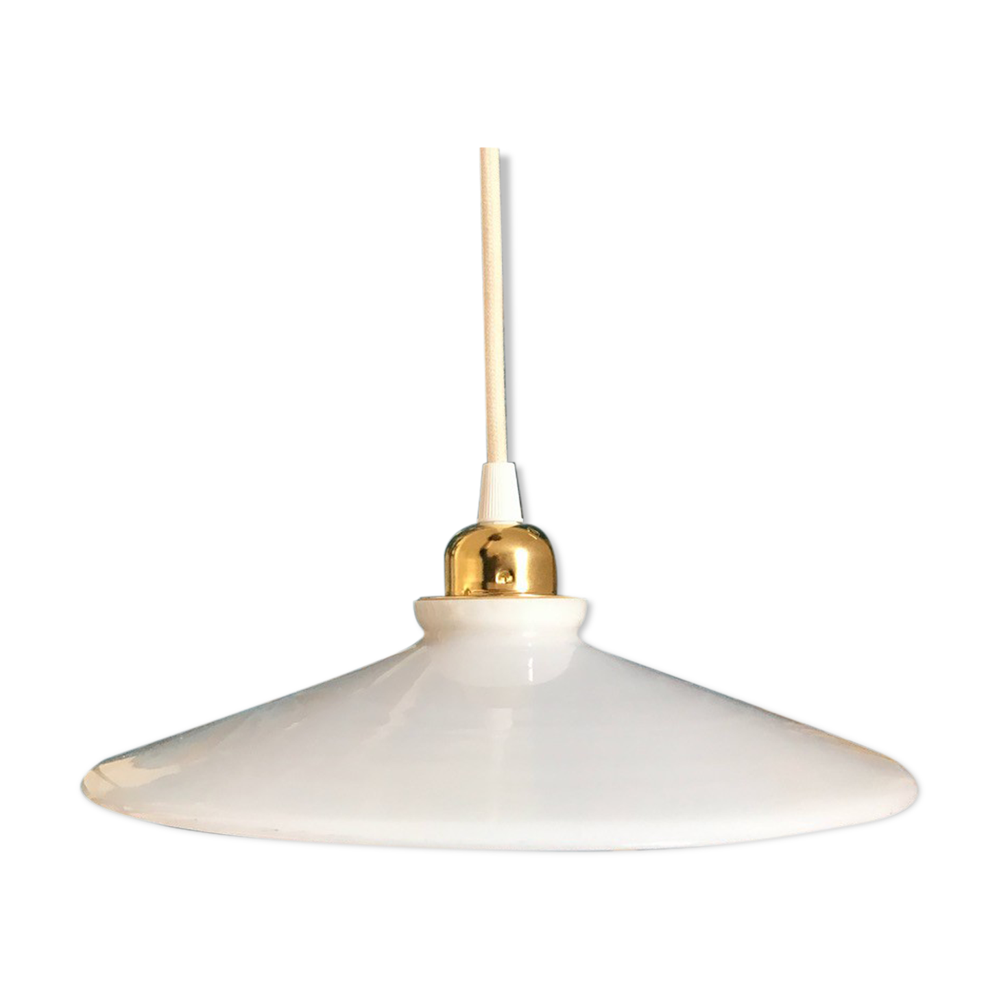 Flat opaline suspension