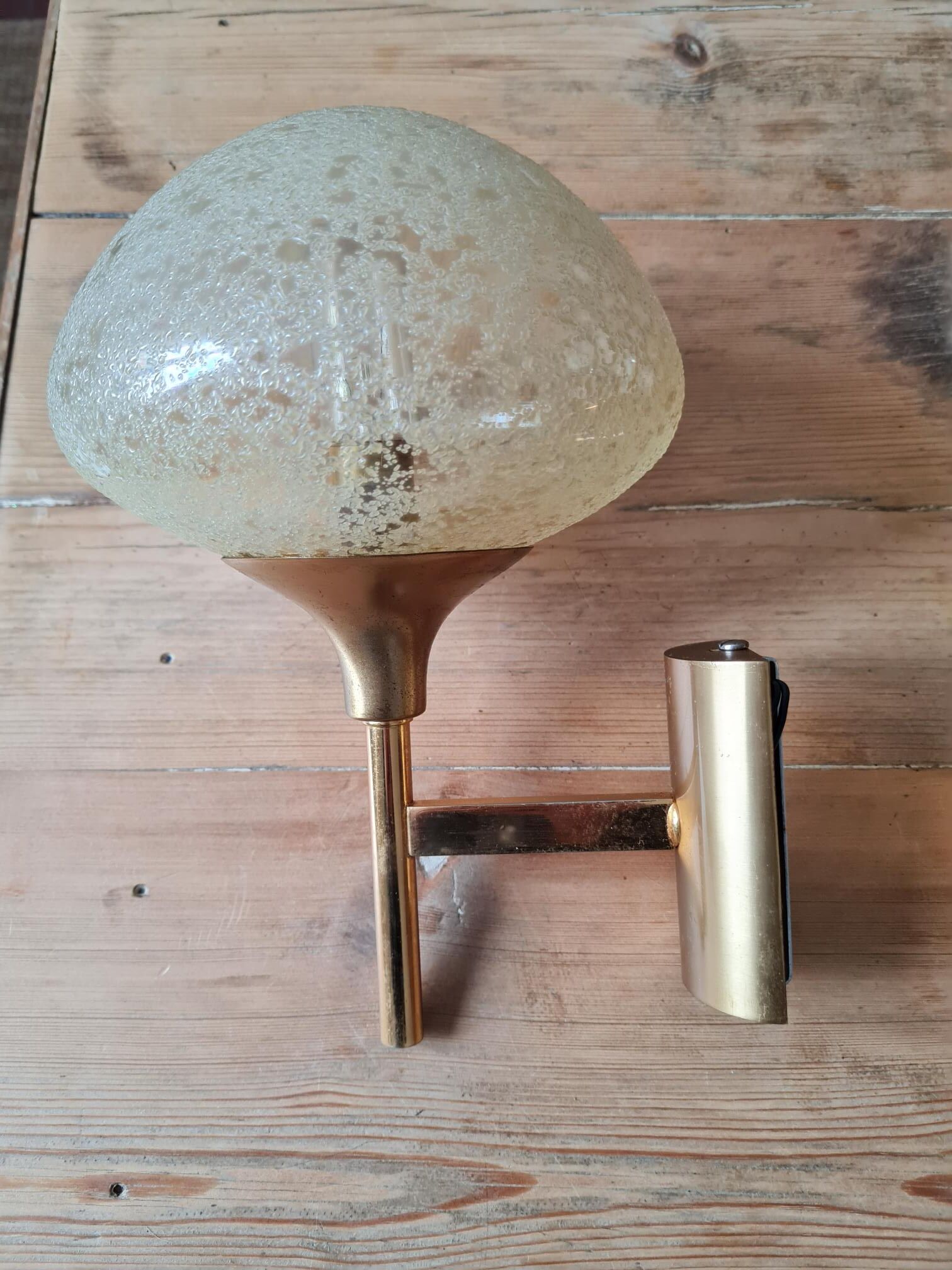 Paire d'appliques laiton et verre givré 1960