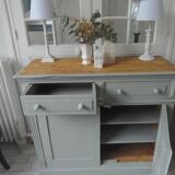 Buffet ancien sublimé en vert de gri, plateau bois