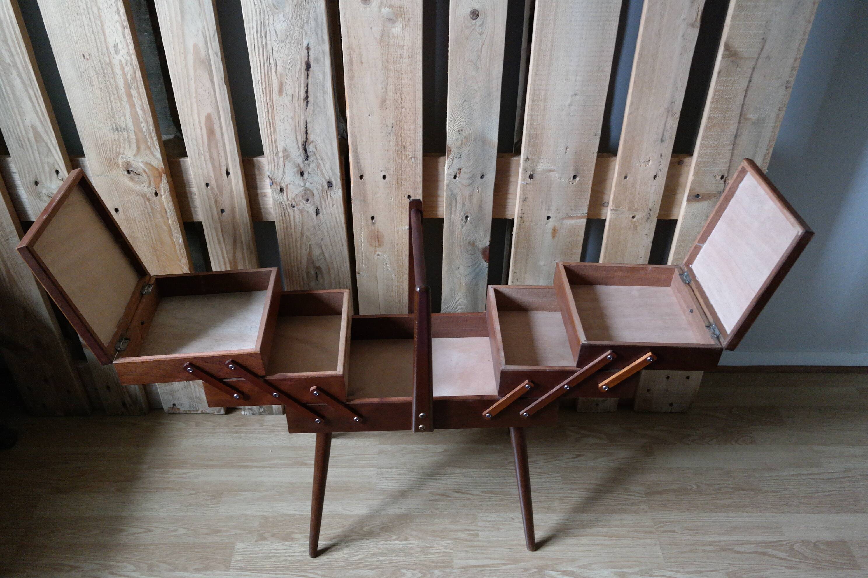 Sewing box in oak and mahogany 1950