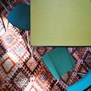 Ensemble de table extensible en formica et 4 chaises