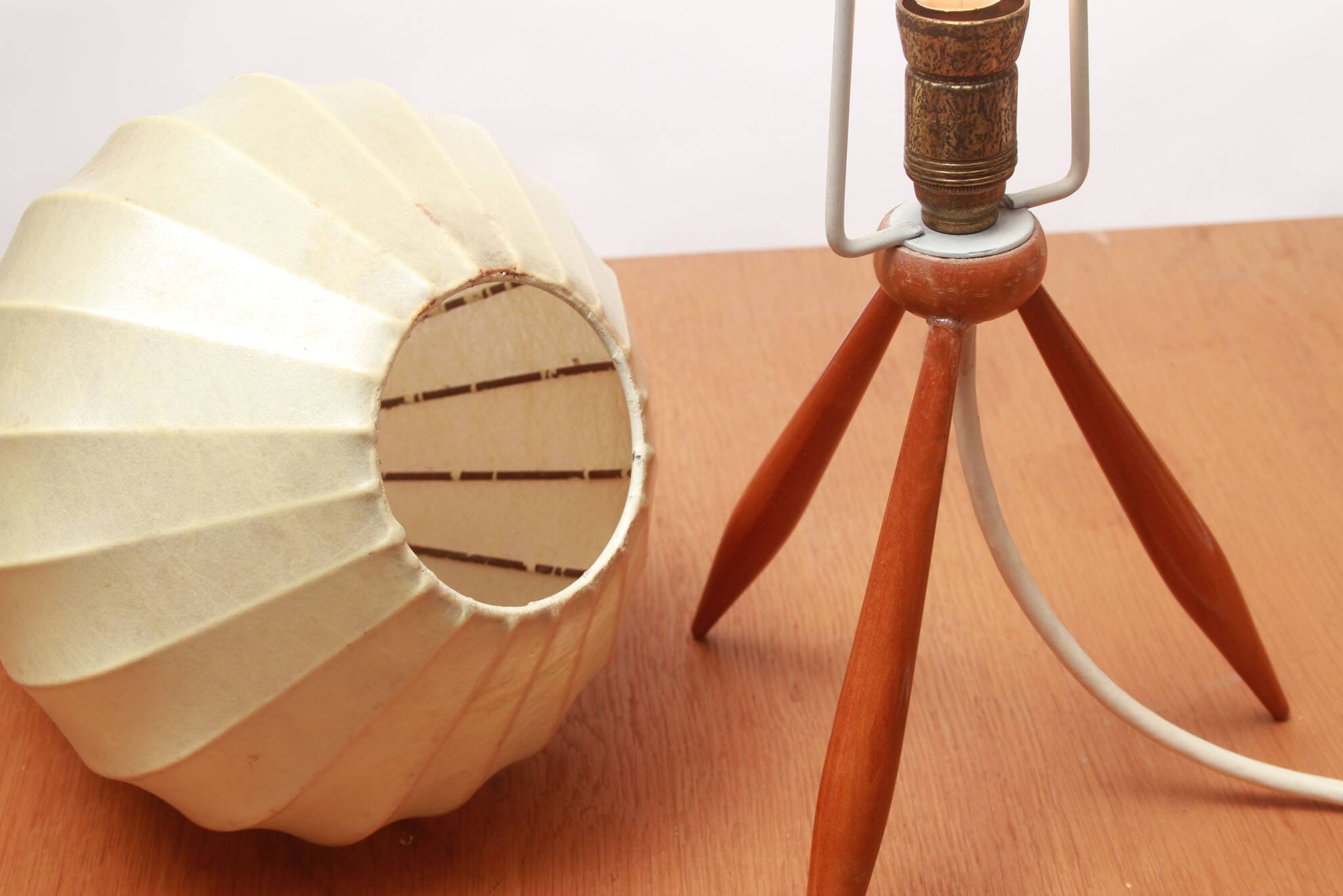 1950s tablelamp in cherrywood and cocoon shape