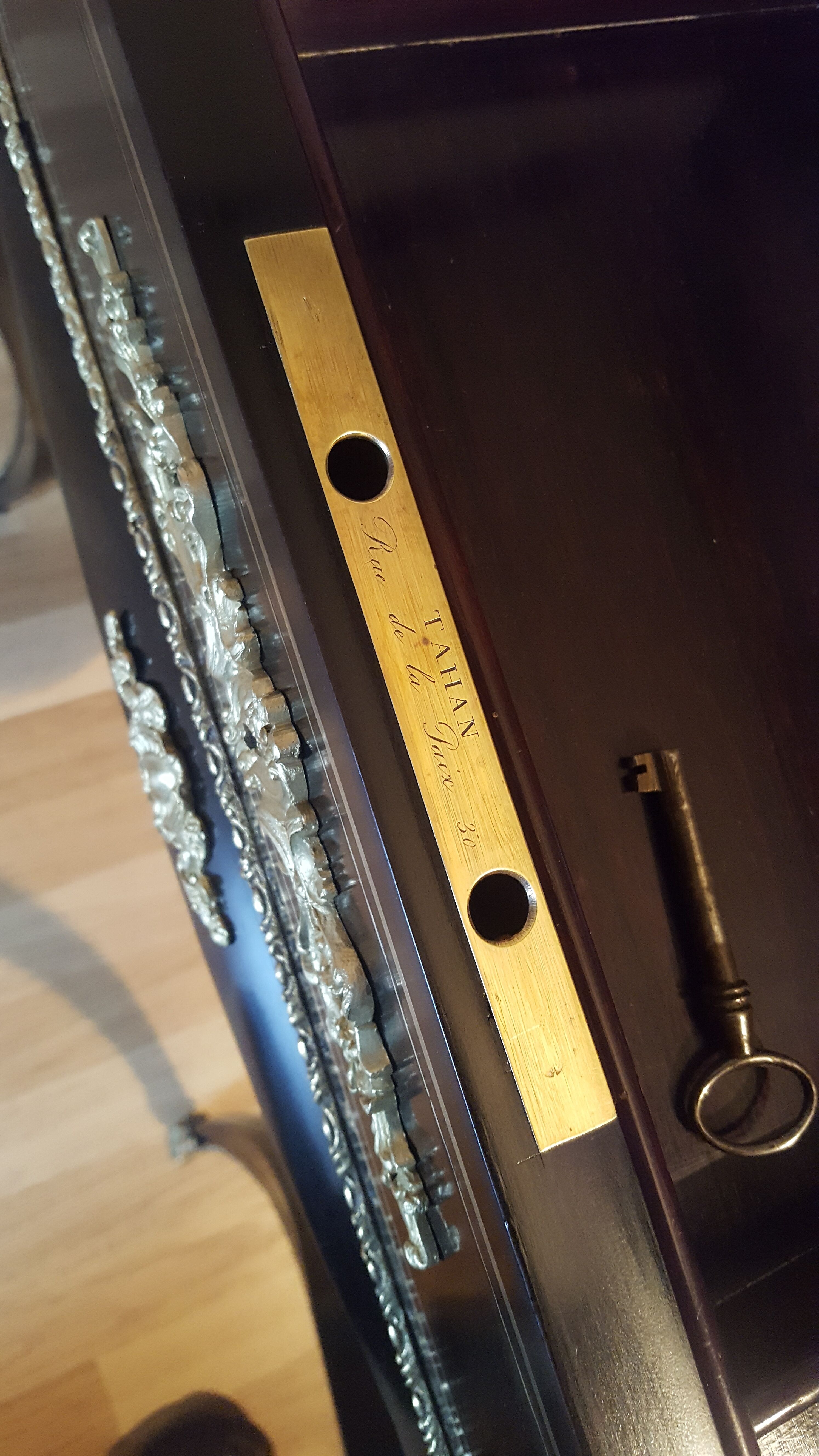 Table travailleuse Napoléon III stamped "TAHAN Paris"