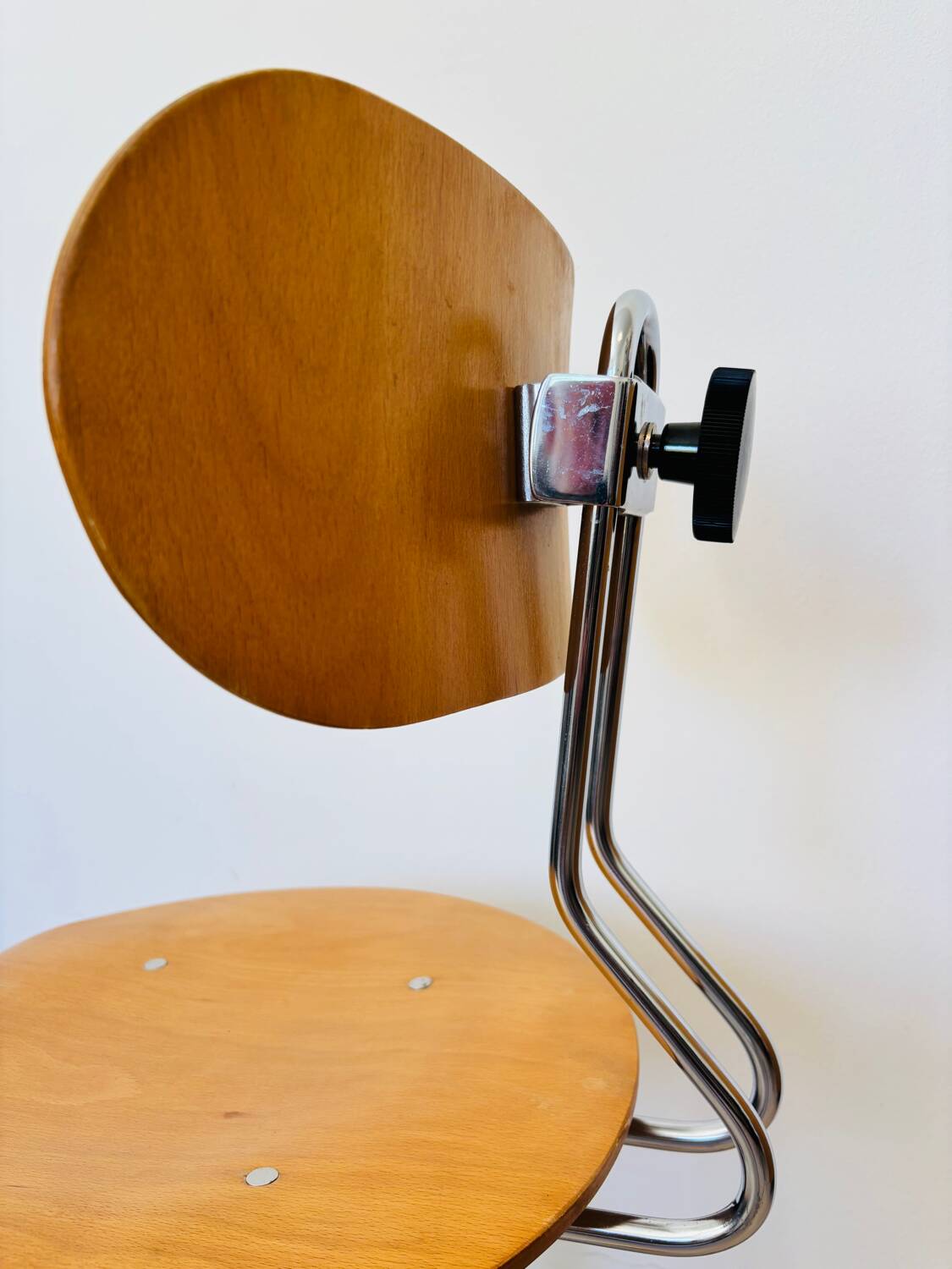 Chaise de bureau industrielle vintage en bois Kovona, Tchécoslovaquie, années 1970