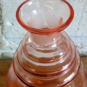 Carafe en verre gravé rose