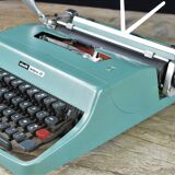Typewriter Olivetti lettéra 32