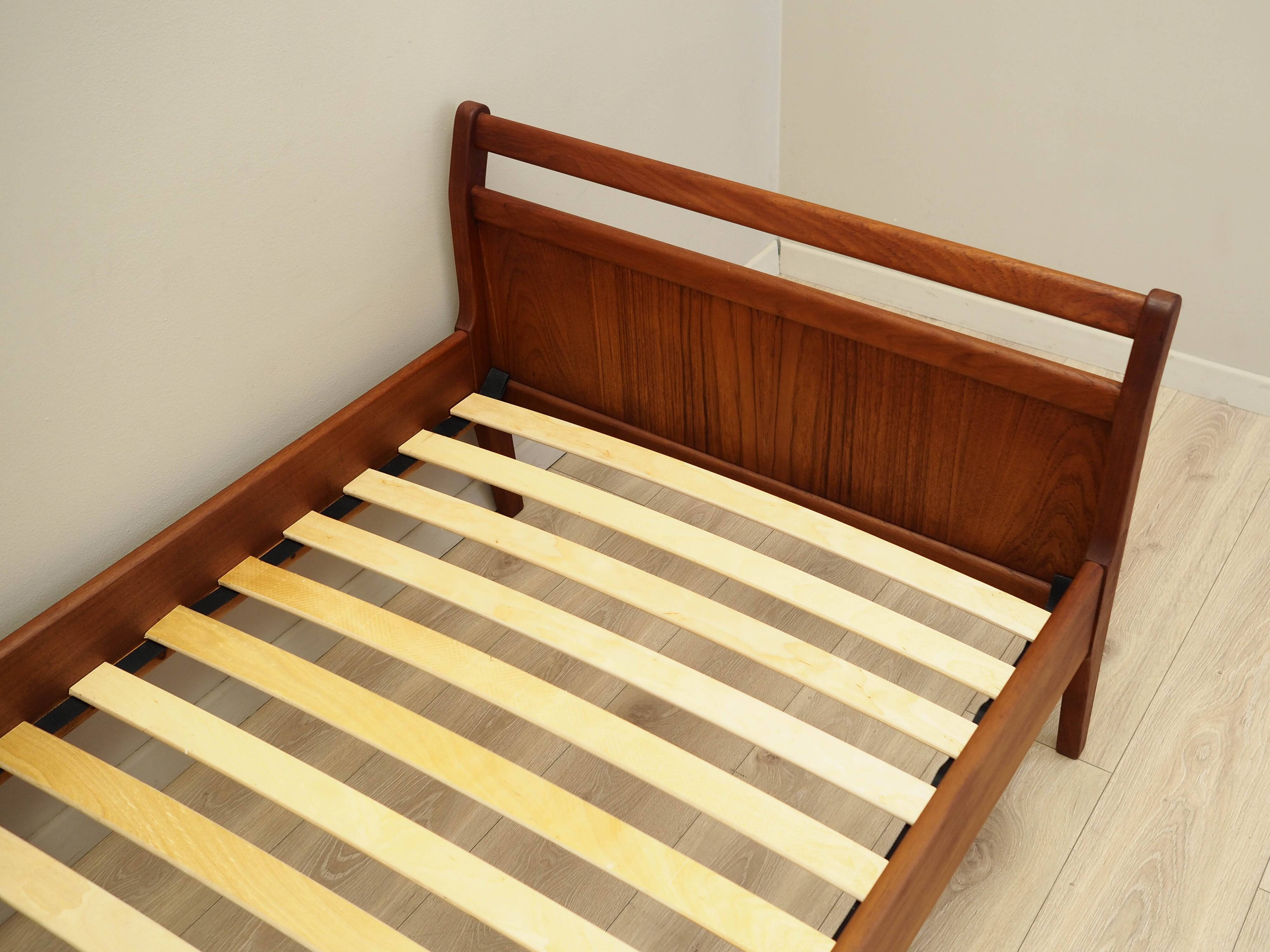 Lit en teck, design danois, années 1970, fabrication : Danemark