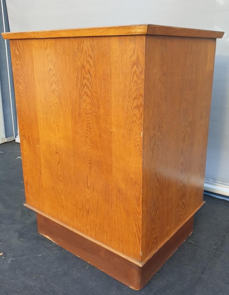 1950's store checkout counter with Bakelite mint