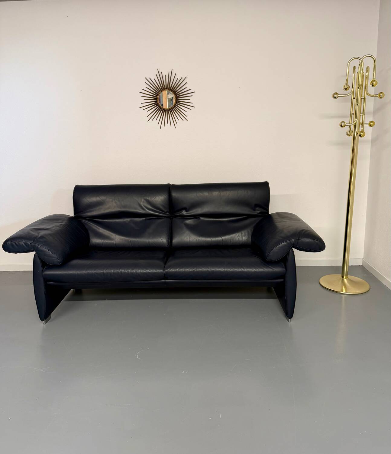 3-seater navy blue leather sofa, design by De Sede DS10, vintage 90s.