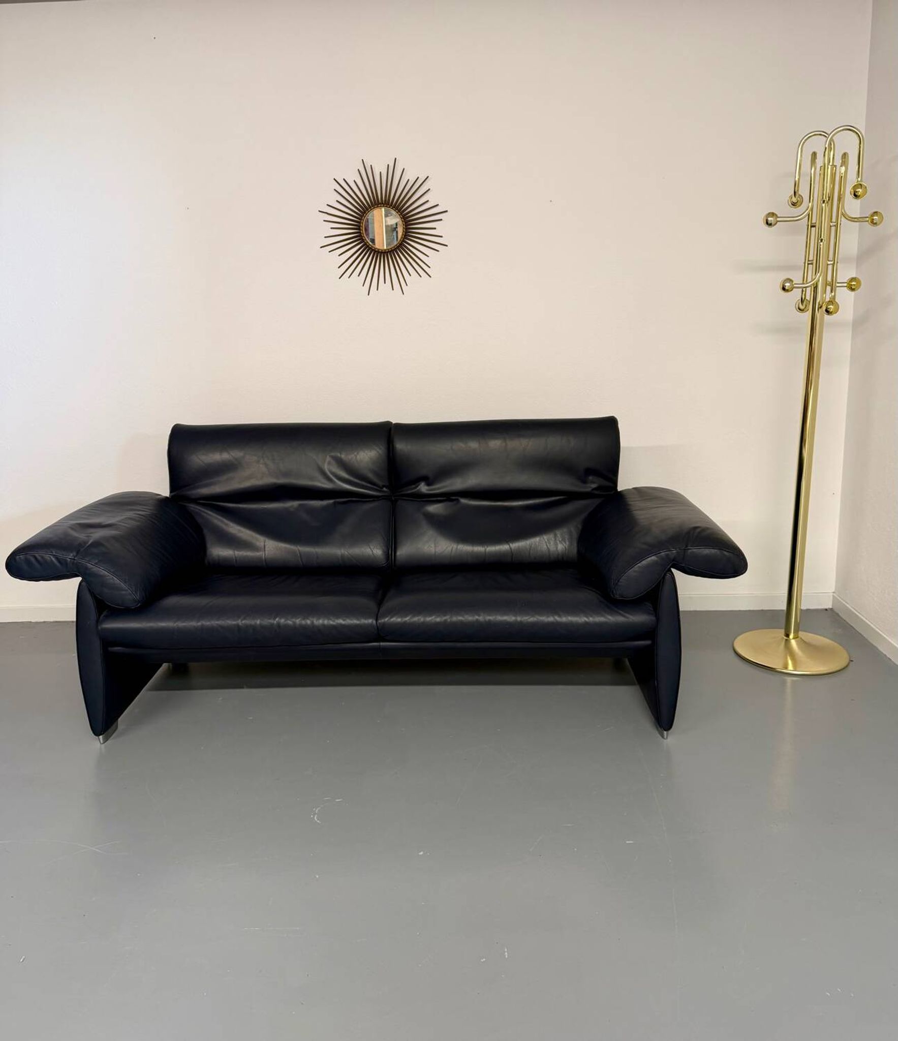 3-seater navy blue leather sofa, design by De Sede DS10, vintage 90s.