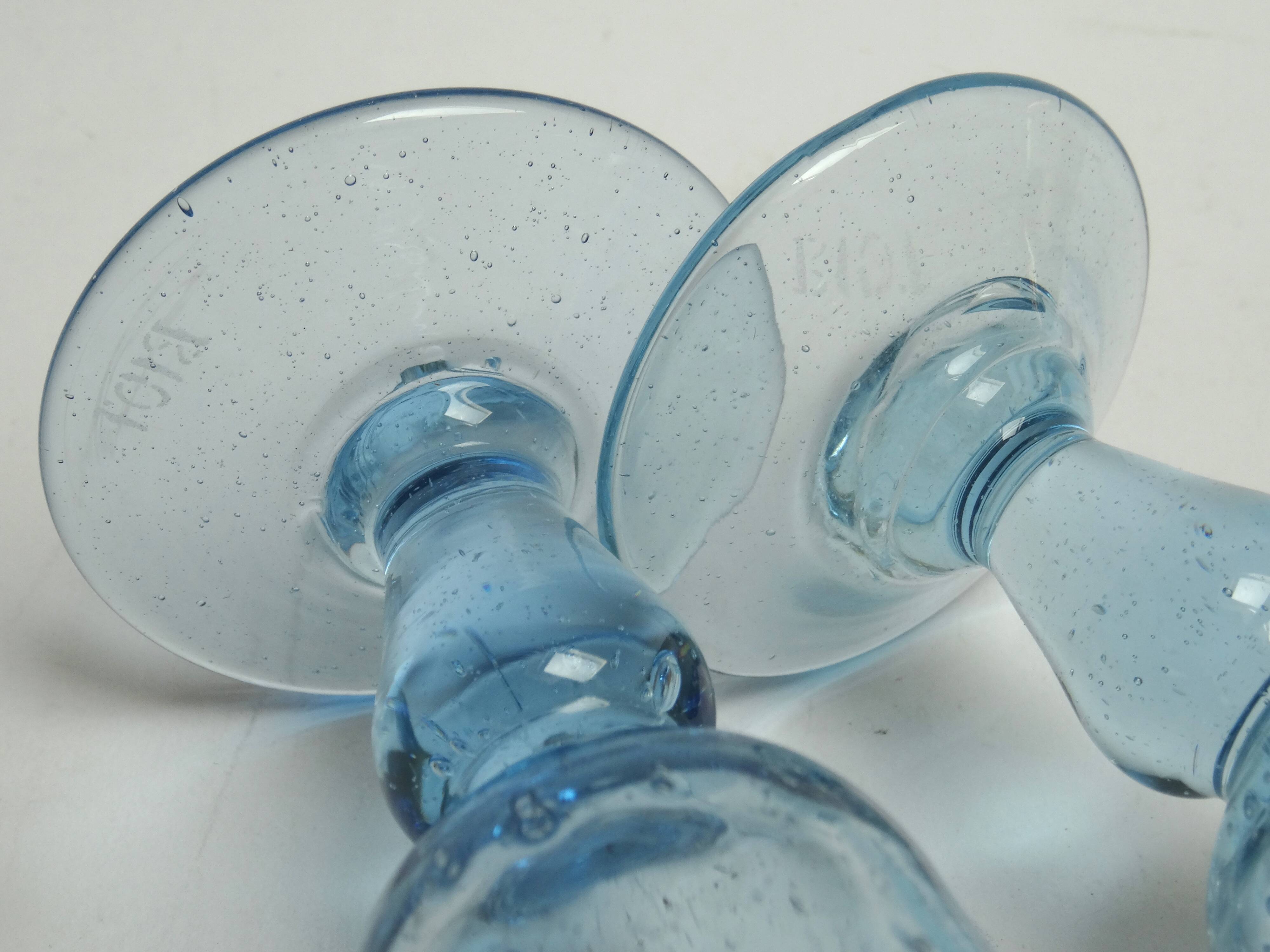 2 glasses with Biot liqueur