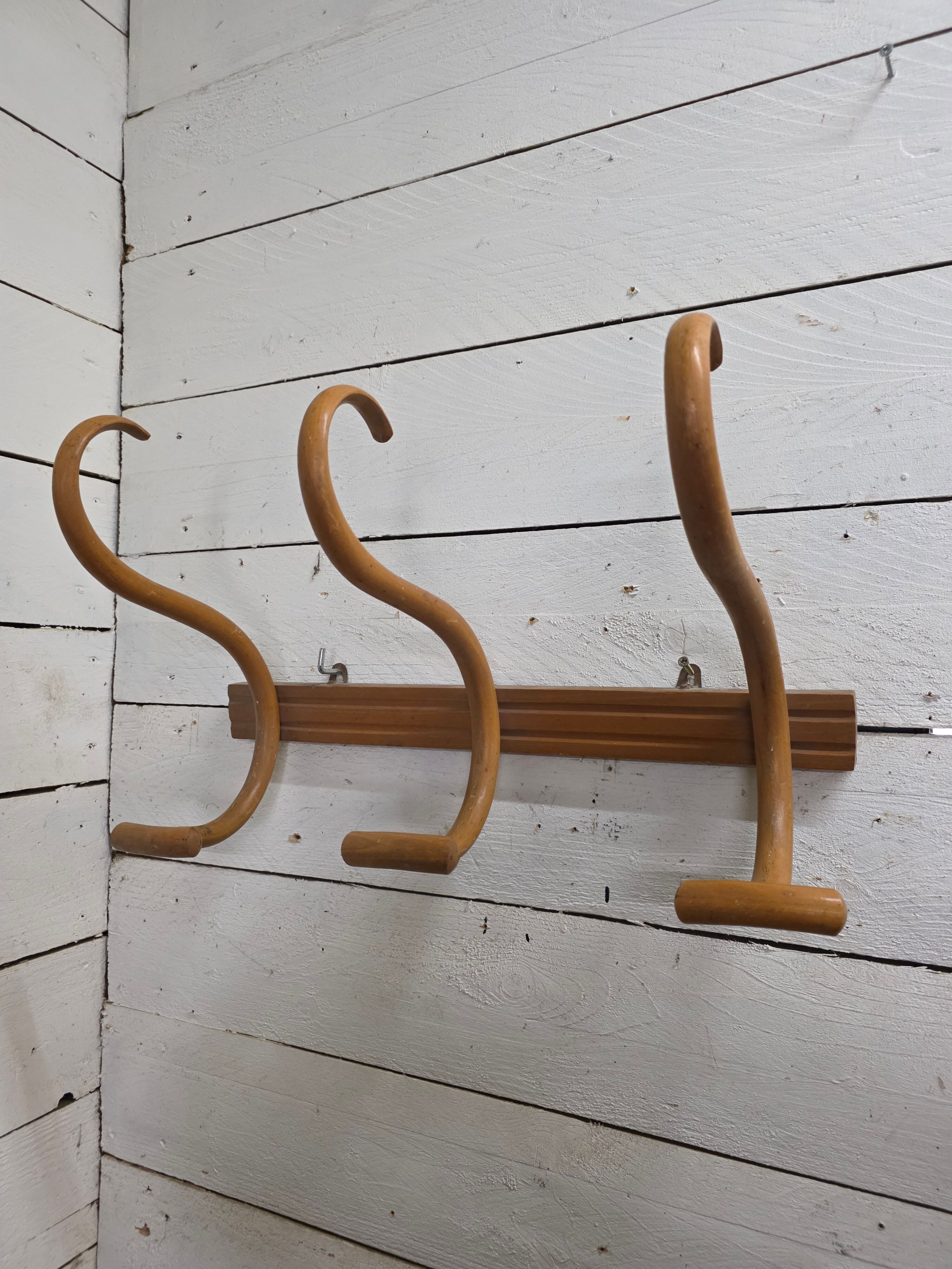 Curved wooden coat rack with 3 hooks, 1920s.