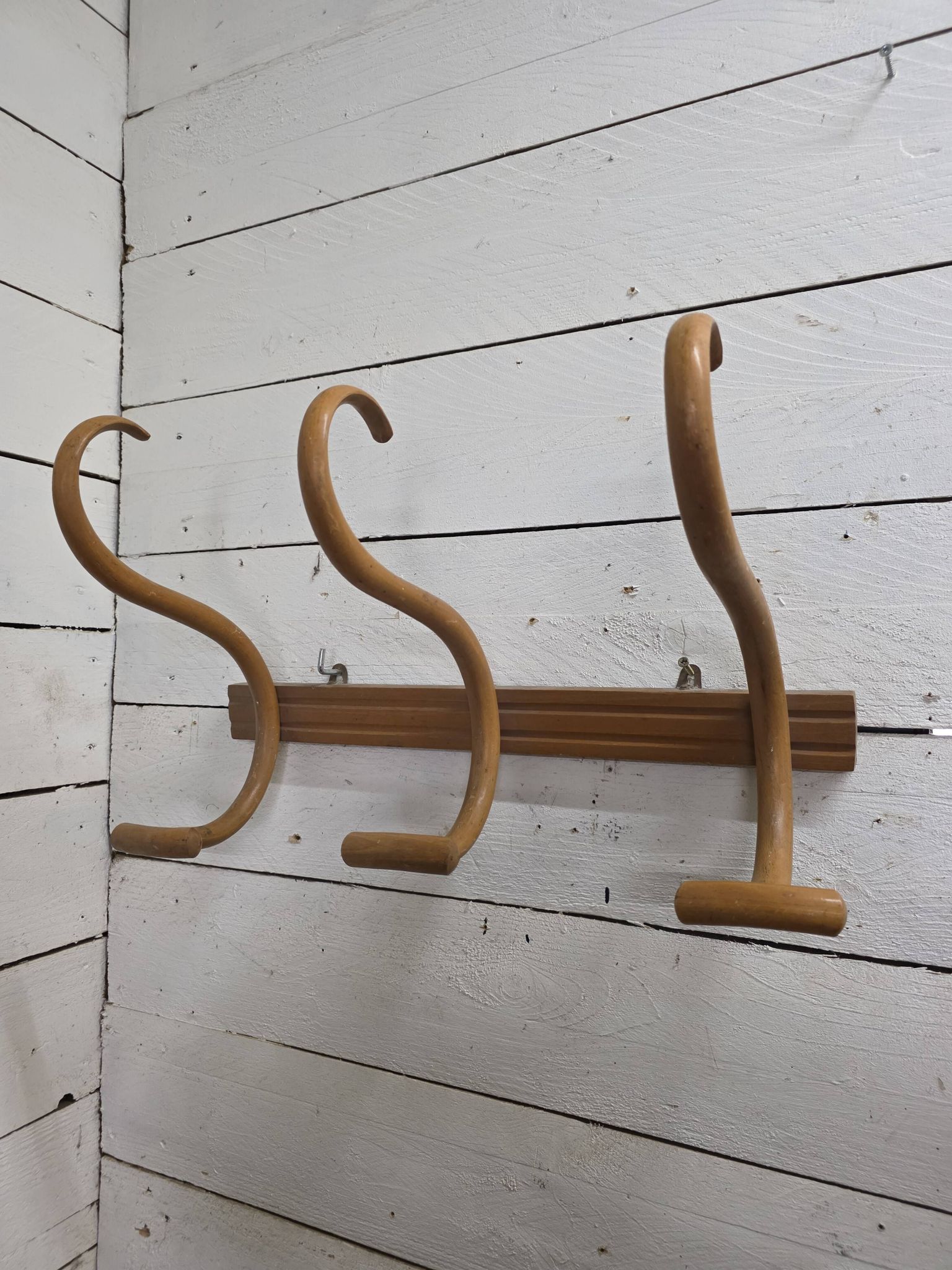 Curved wooden coat rack with 3 hooks, 1920s.