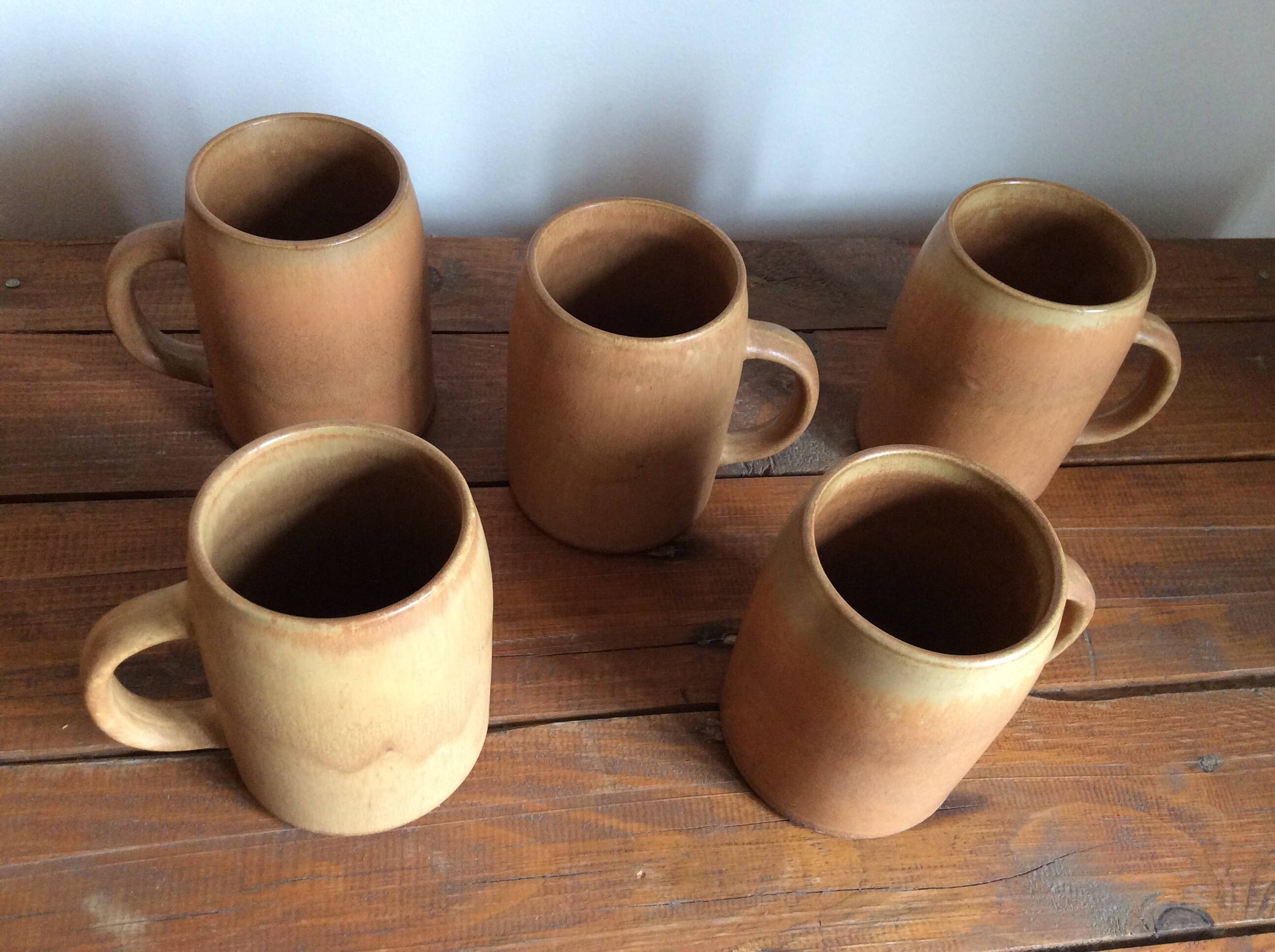 5 stoneware mugs