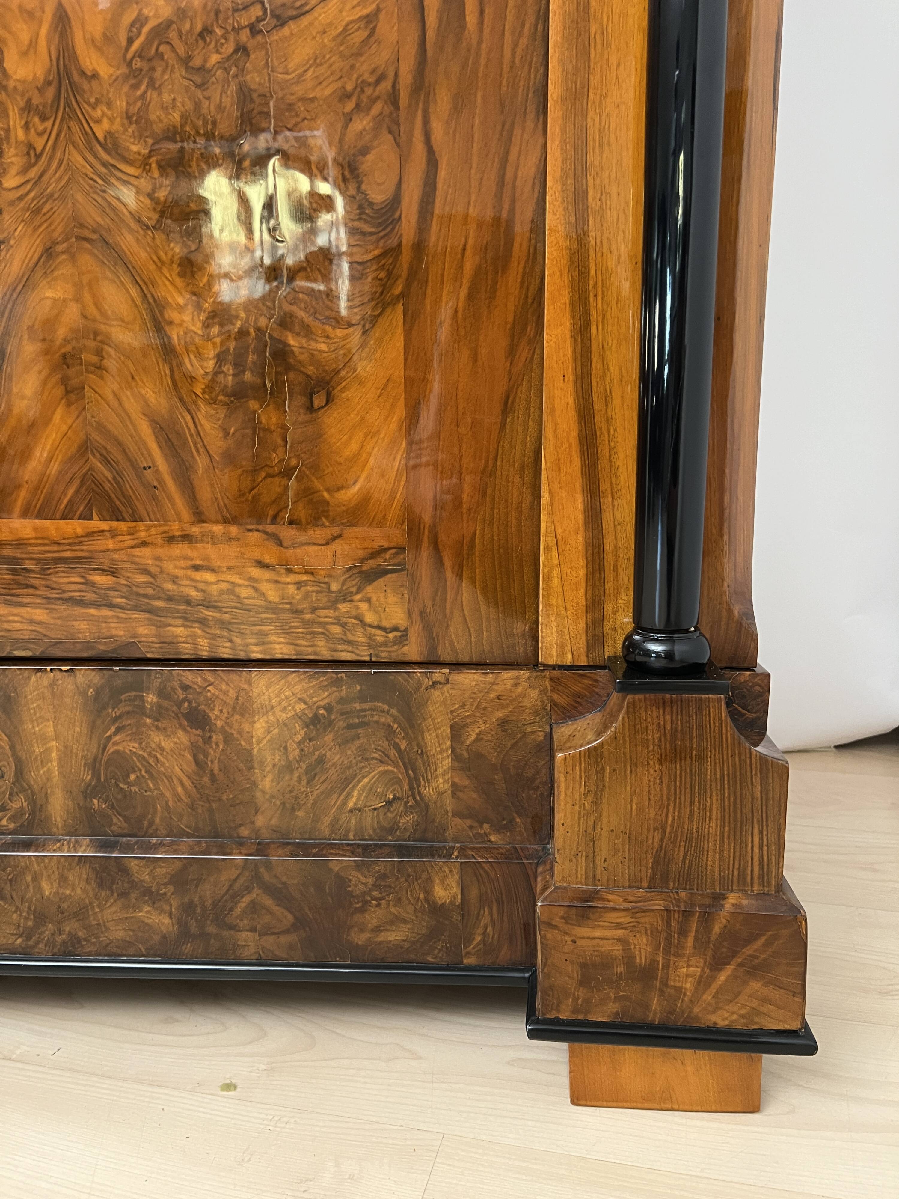 Biedermeier Wardrobe, Walnut Veneer, South Germany circa 1820