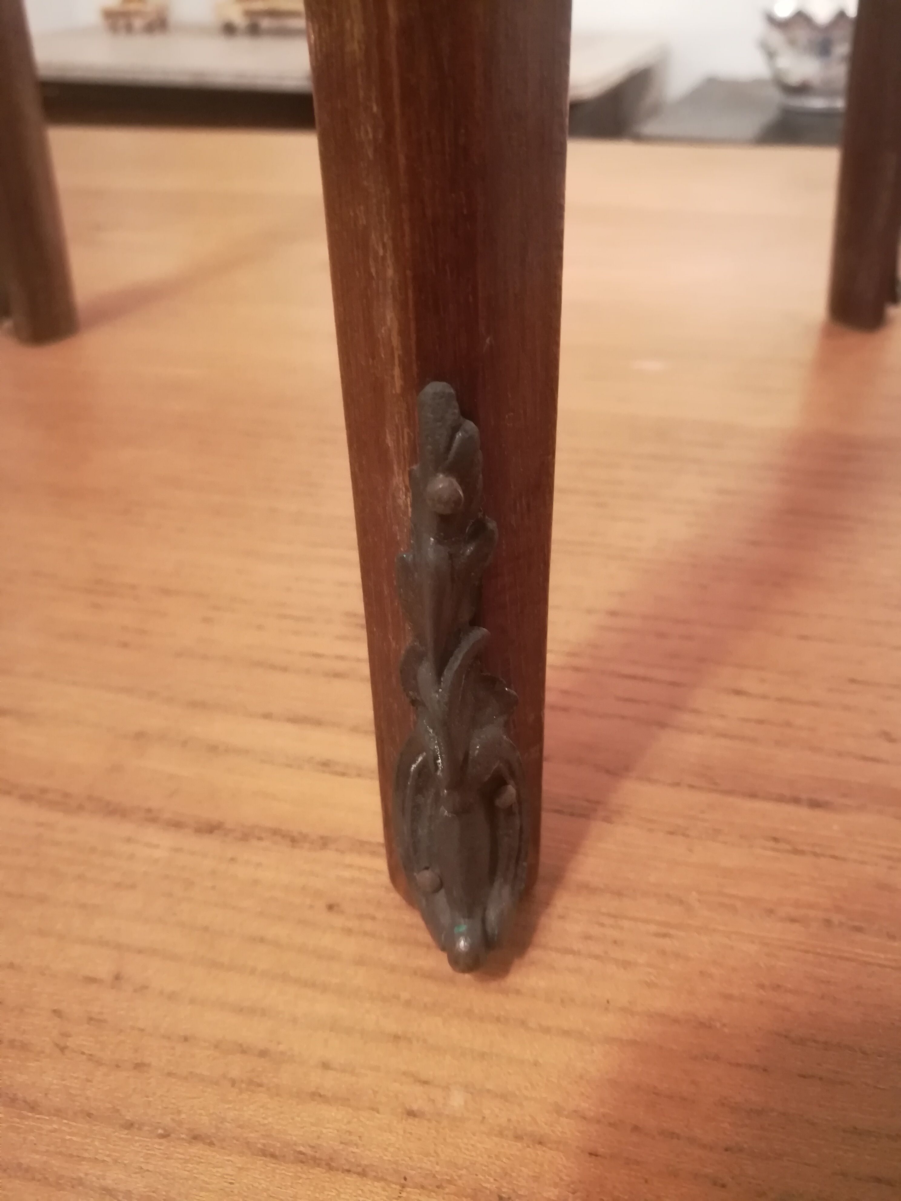 Tripod coffee table in mahogany and marble