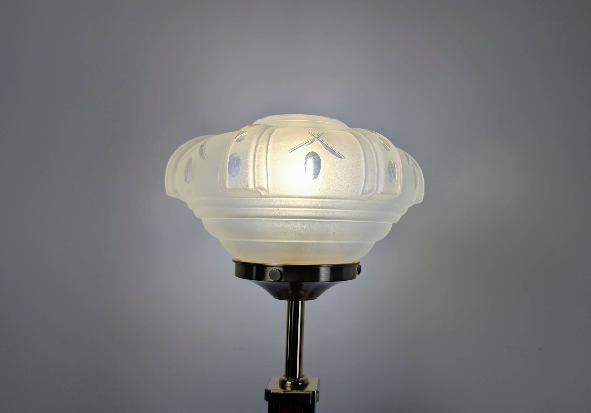 Lampe de table Art Déco pied Monteuse N°25 et verre opalin