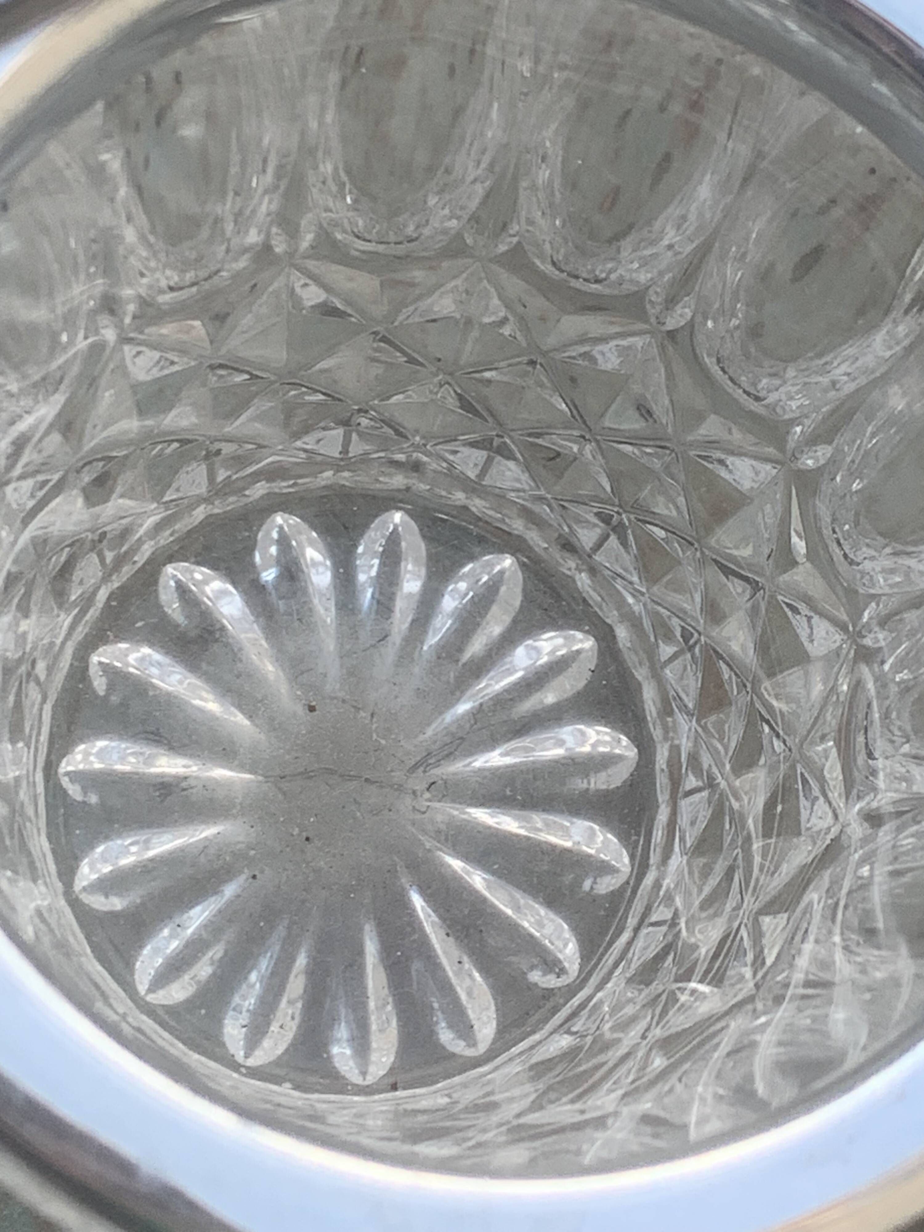 Whiskey carafe and ice bucket in transparent glass and silver-colored metal handle