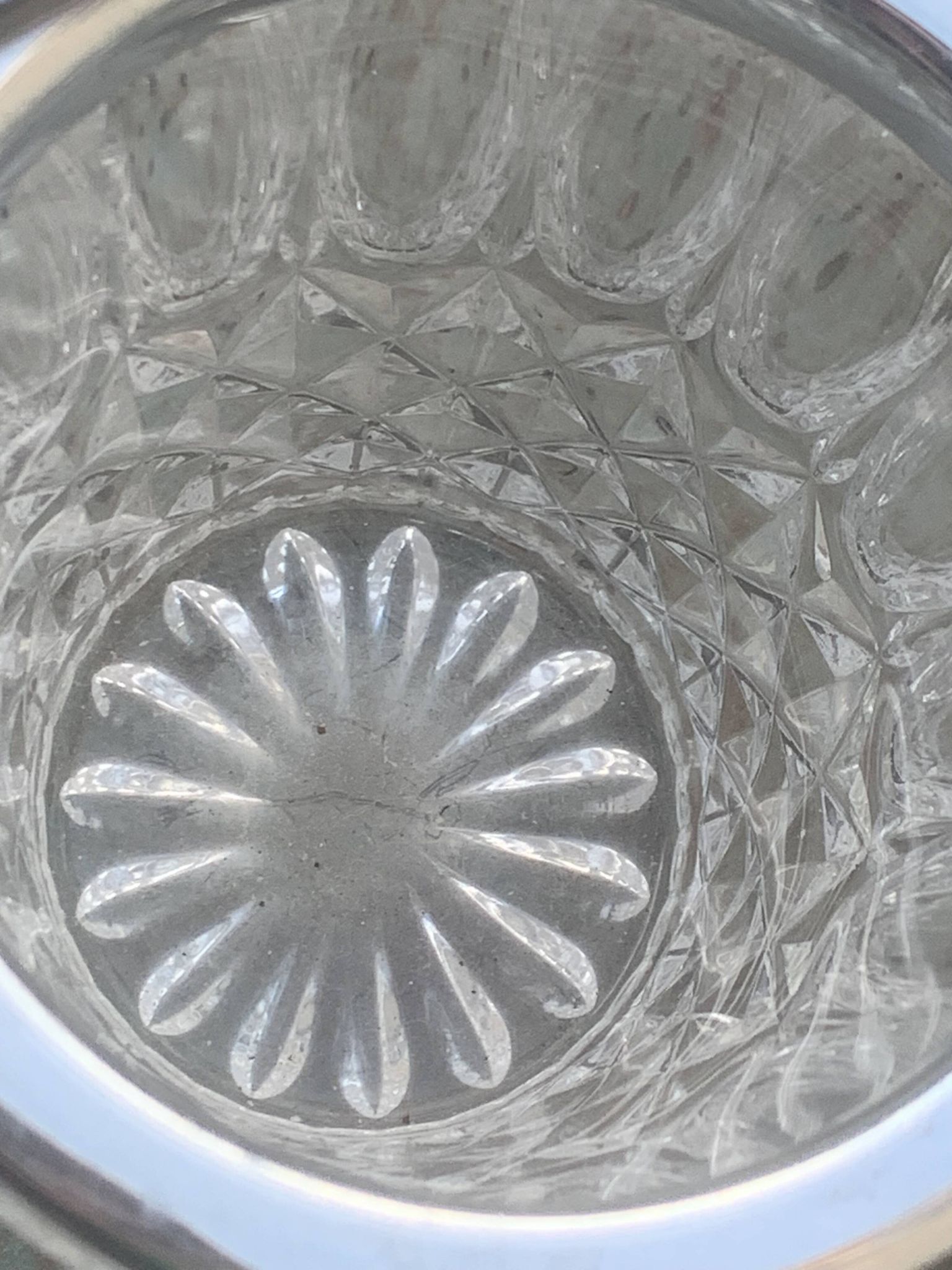 Whiskey carafe and ice bucket in transparent glass and silver-colored metal handle