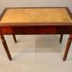 Bureau plat en acajou xixème dessus cuir