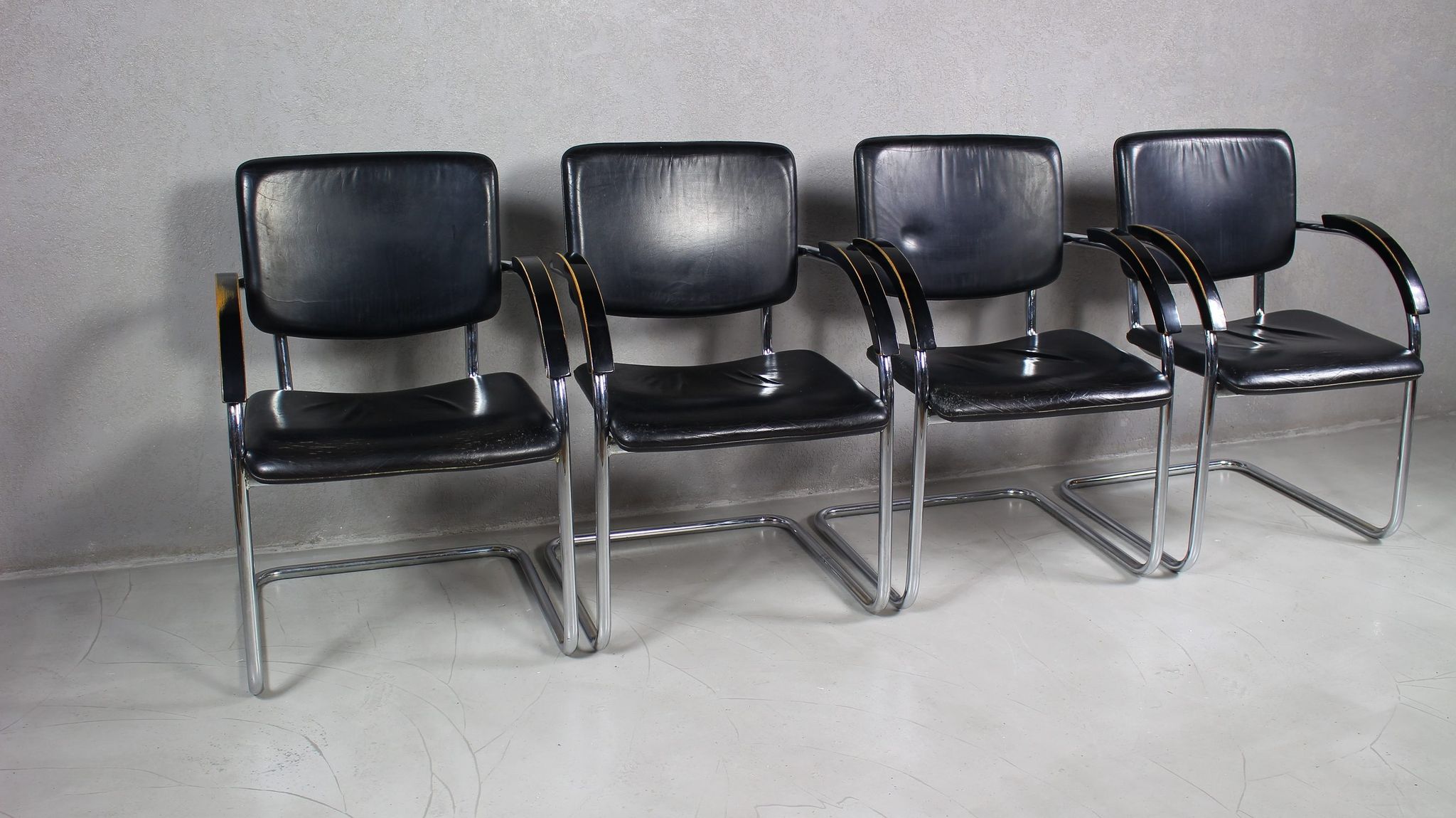Set of 4 vintage tubular steel lounge chair