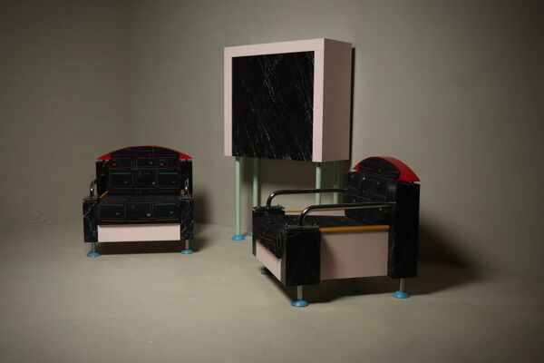 Cabinet de style Memphis par l'architecte néerlandais Wim Hofman des années 1980.