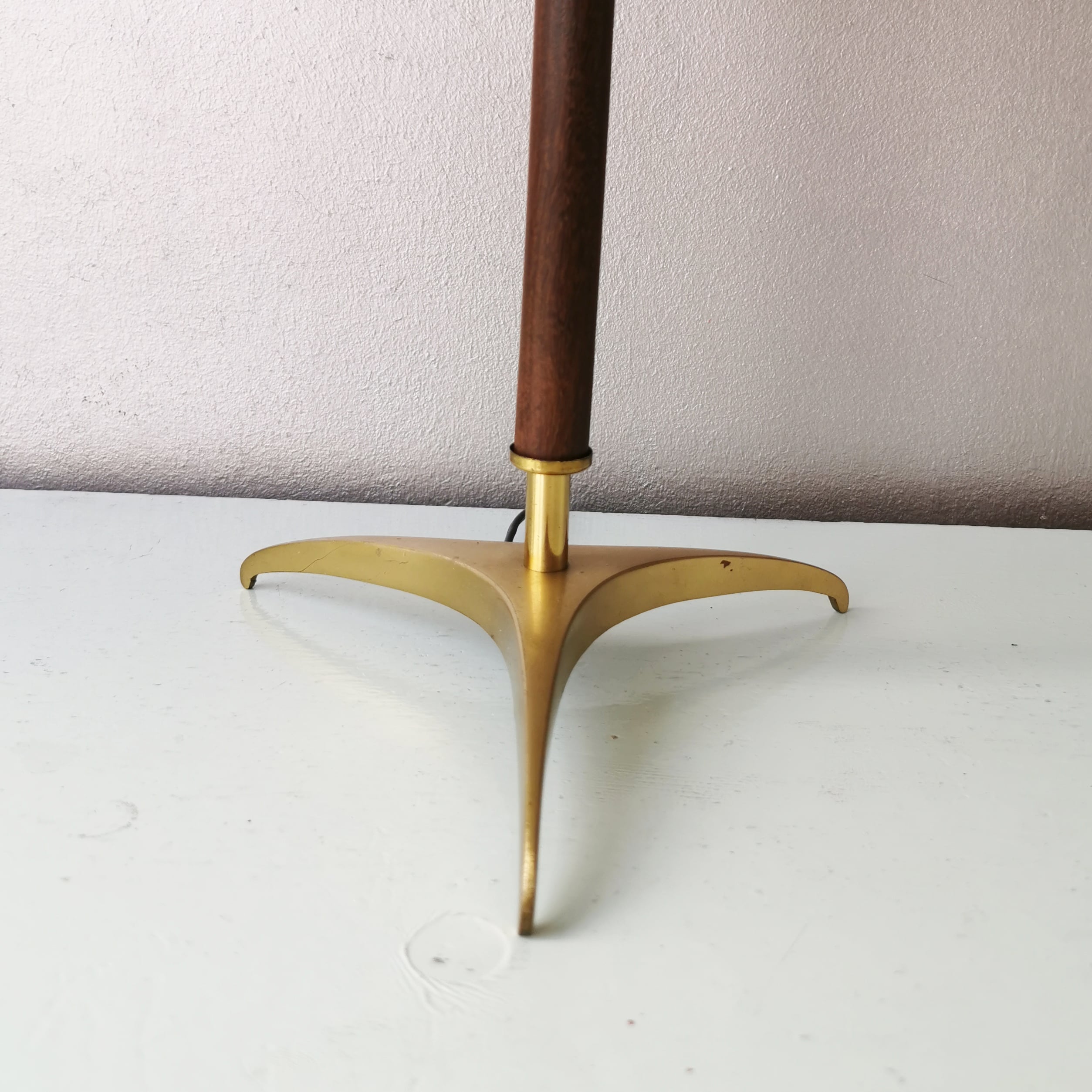 Mid Century tripod table lamp with pleated glass shade