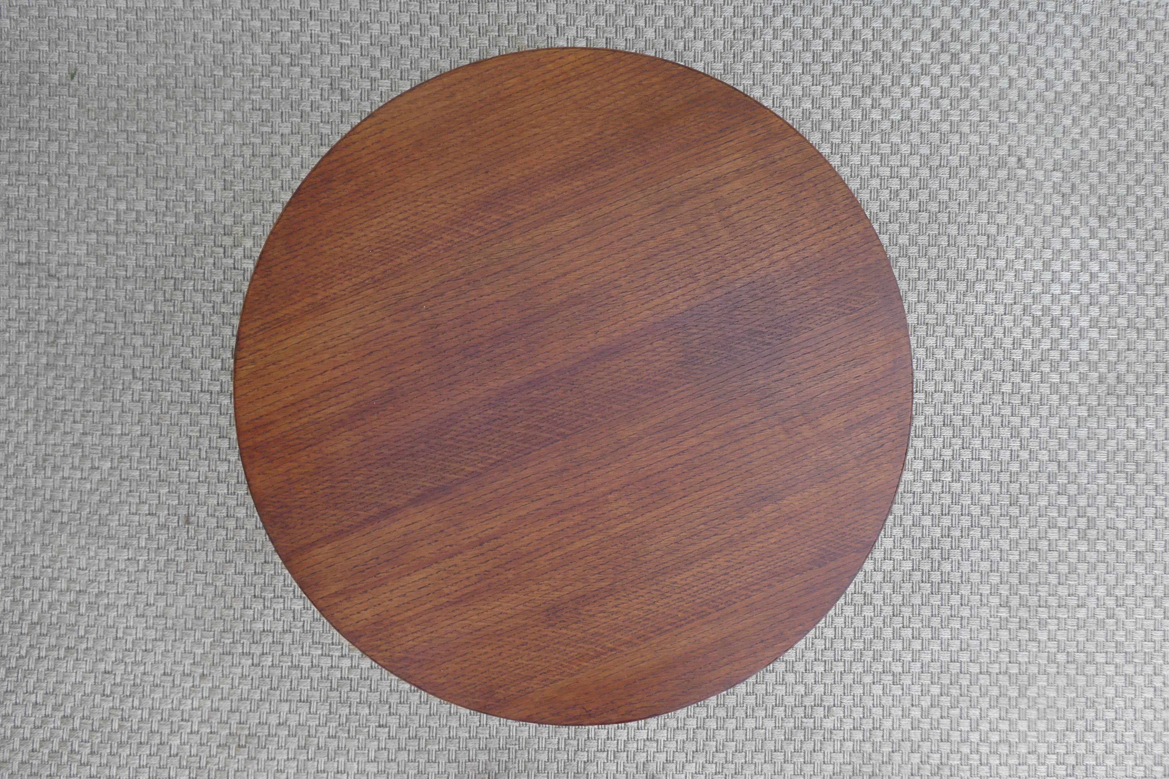 Tripod gueridon with turned wooden legs