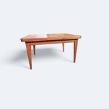 Rectangular extendable table