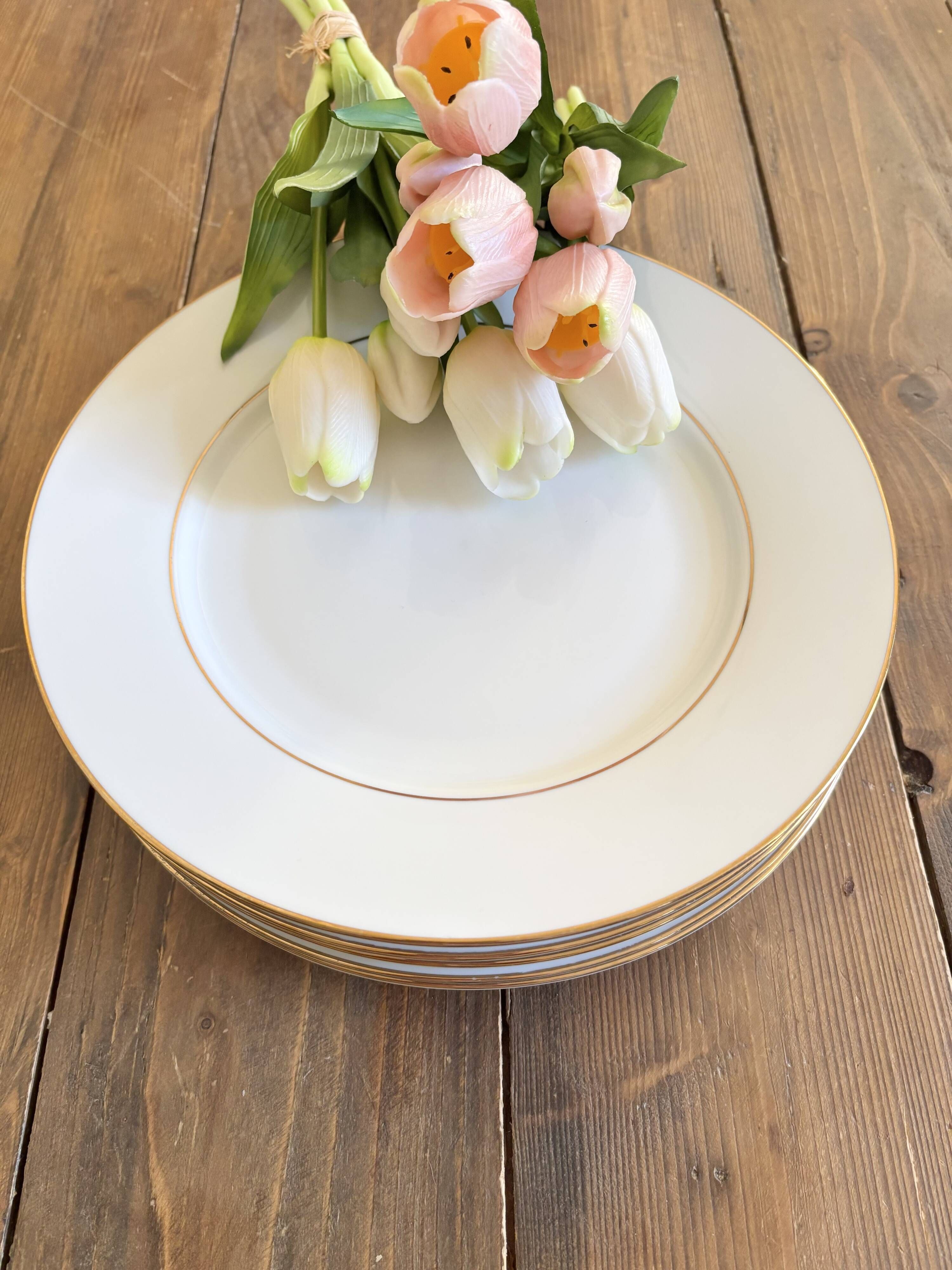 6 flat plates in cottage porcelain