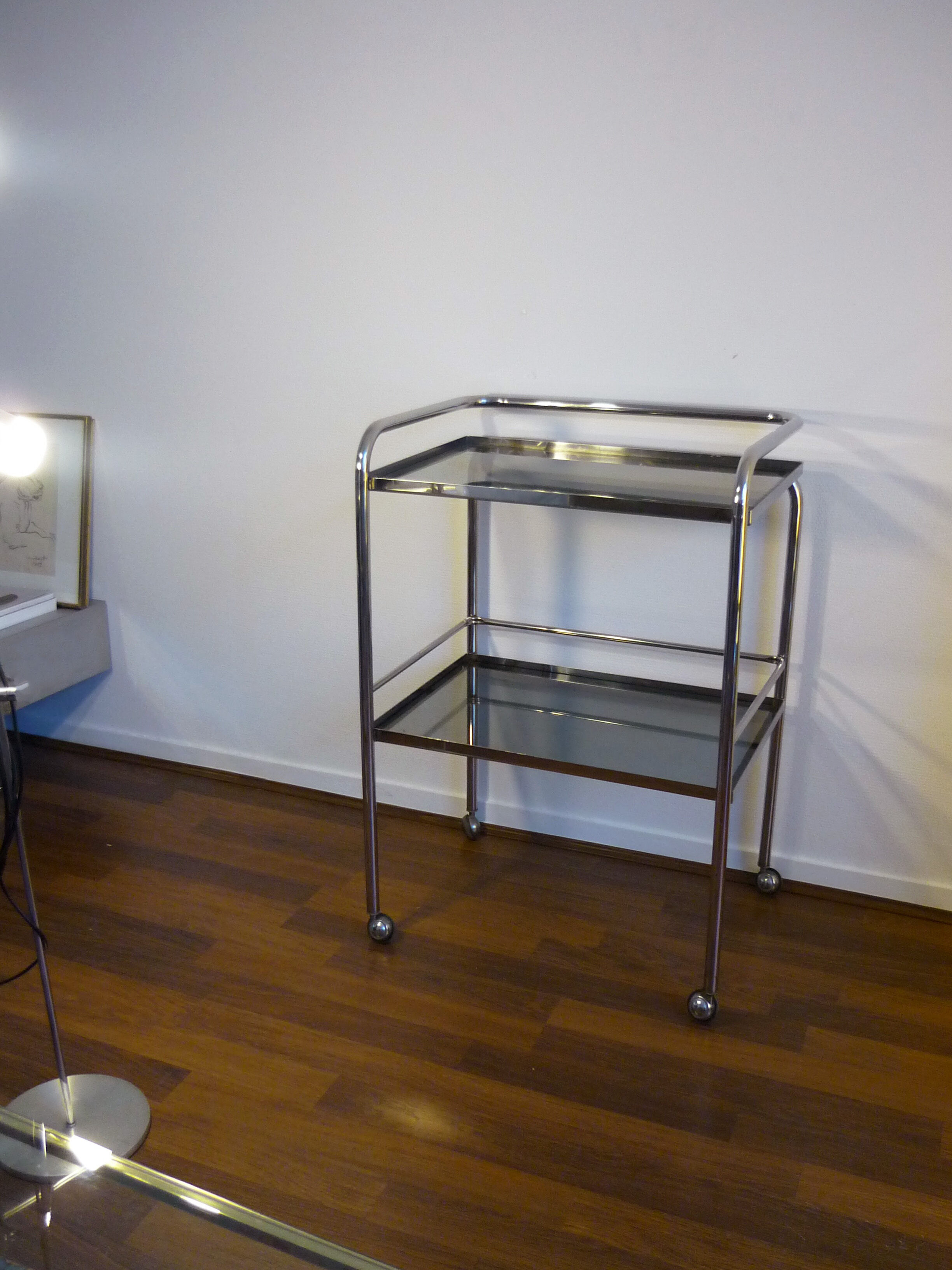 Serving in chromed metal and tinted 60s