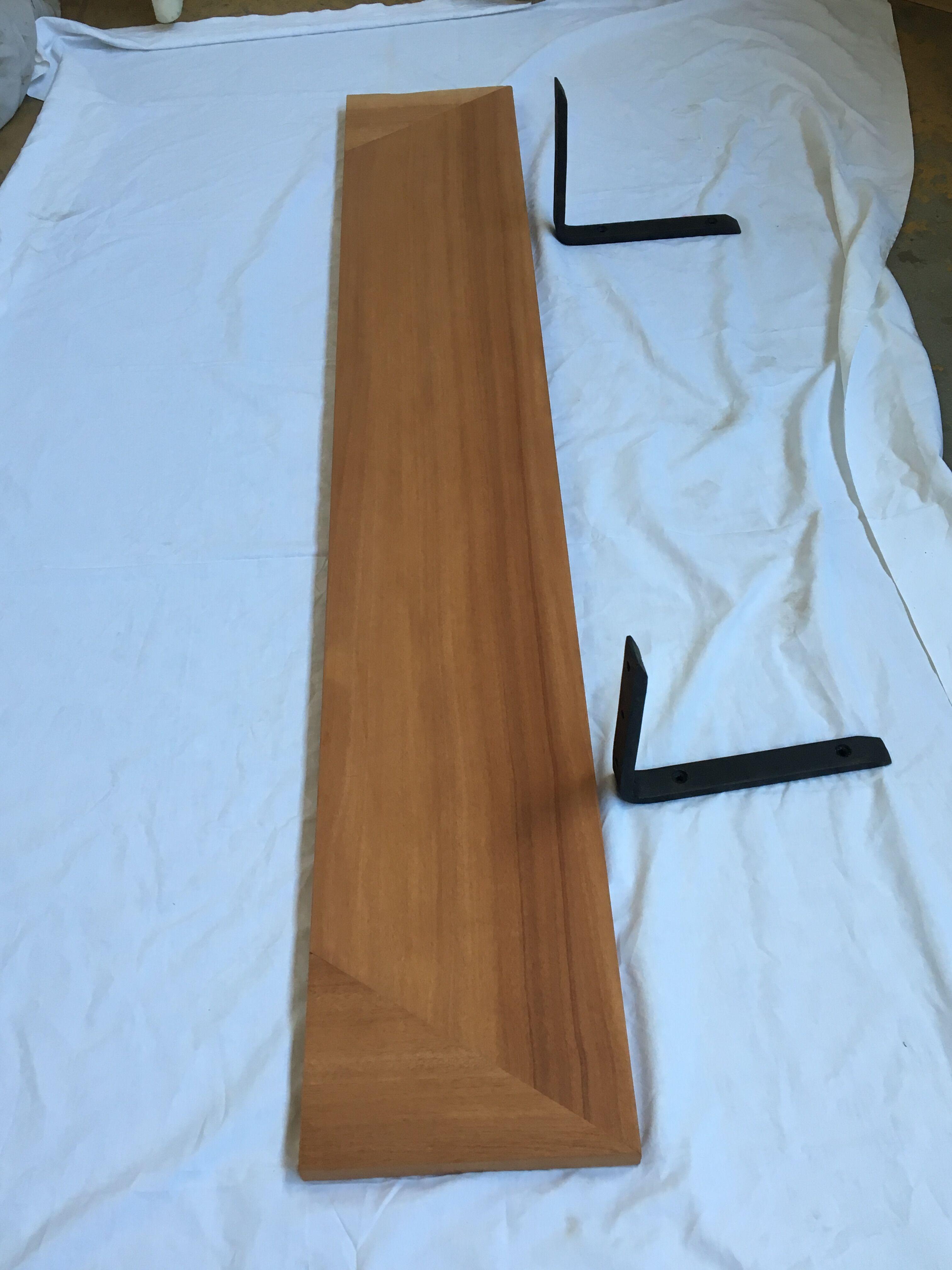Shelf solid mahogany mid XX brackets in black metal