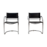 Deux chaises bauhaus en cuir noir et chrome années 1960