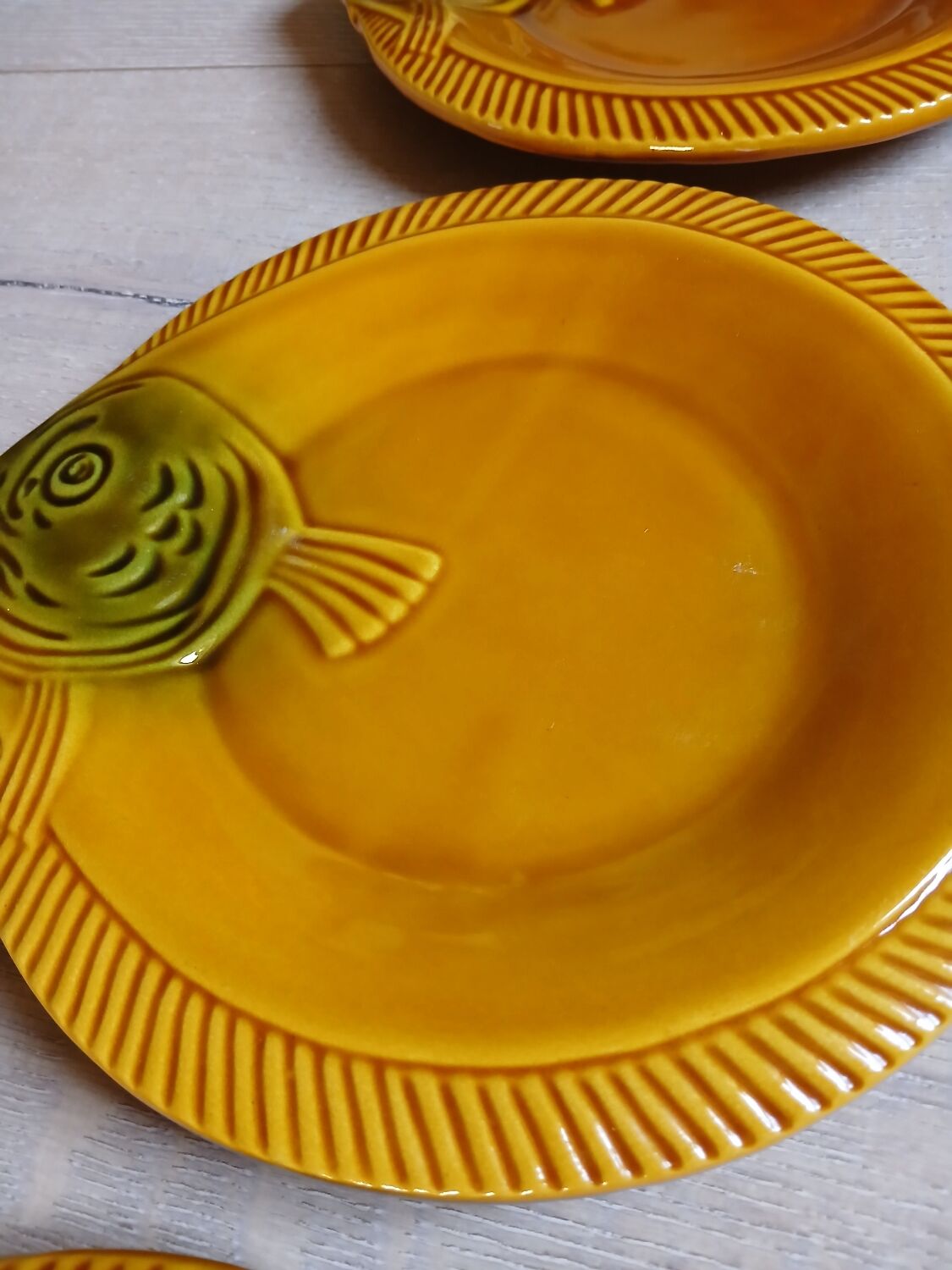 8 antique plates in majolica fish shape