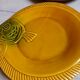 8 assiettes anciennes en barbotine forme poisson