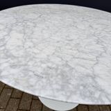 Original Knoll Tulip dining table in Carrara marble (120cm)