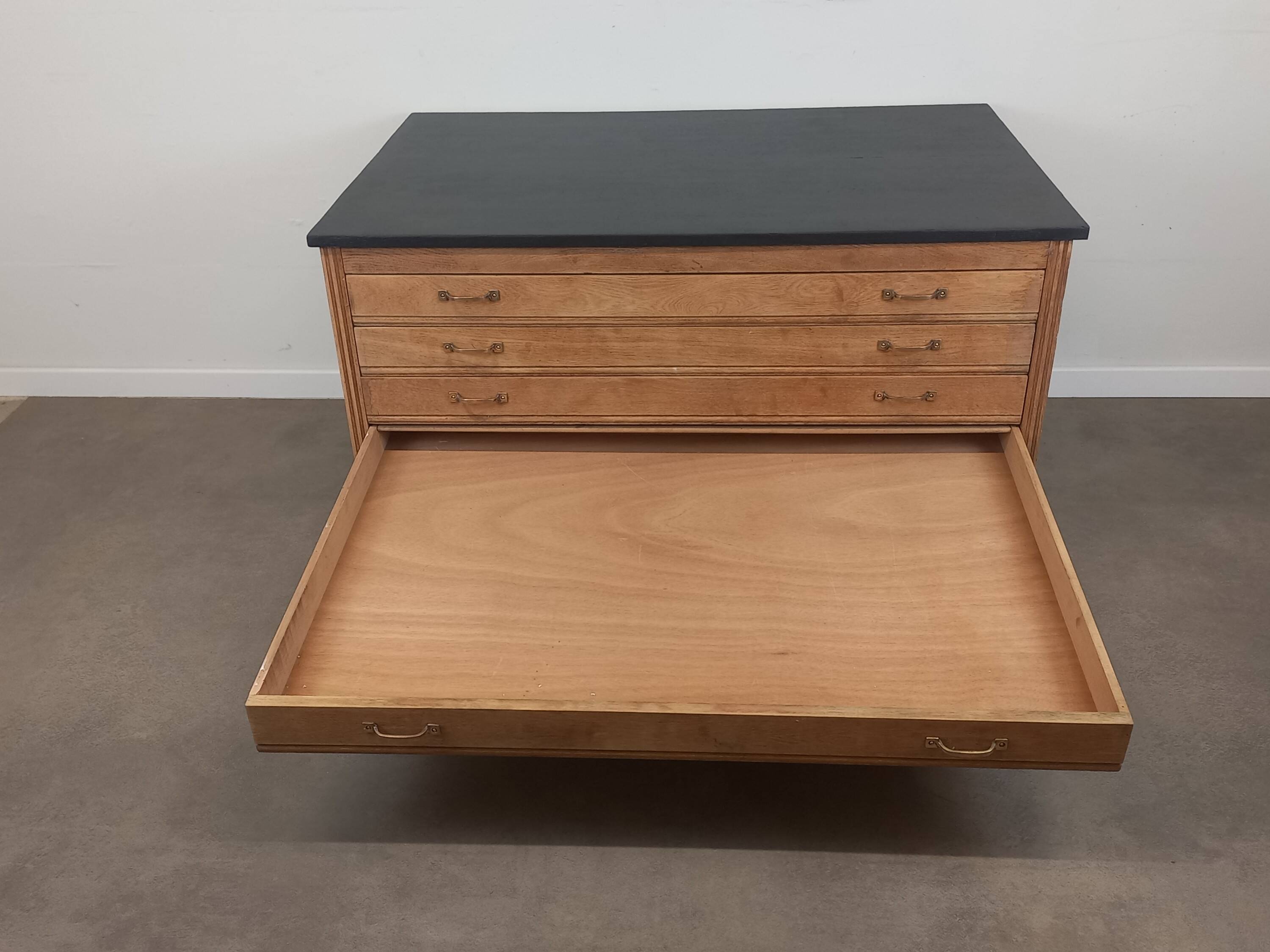 Craft cabinet with drawers for maps or drawings