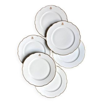 6 assiettes plates festonnées en porcelaine de Paris dorée et monogrammée