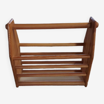 Pine magazine rack