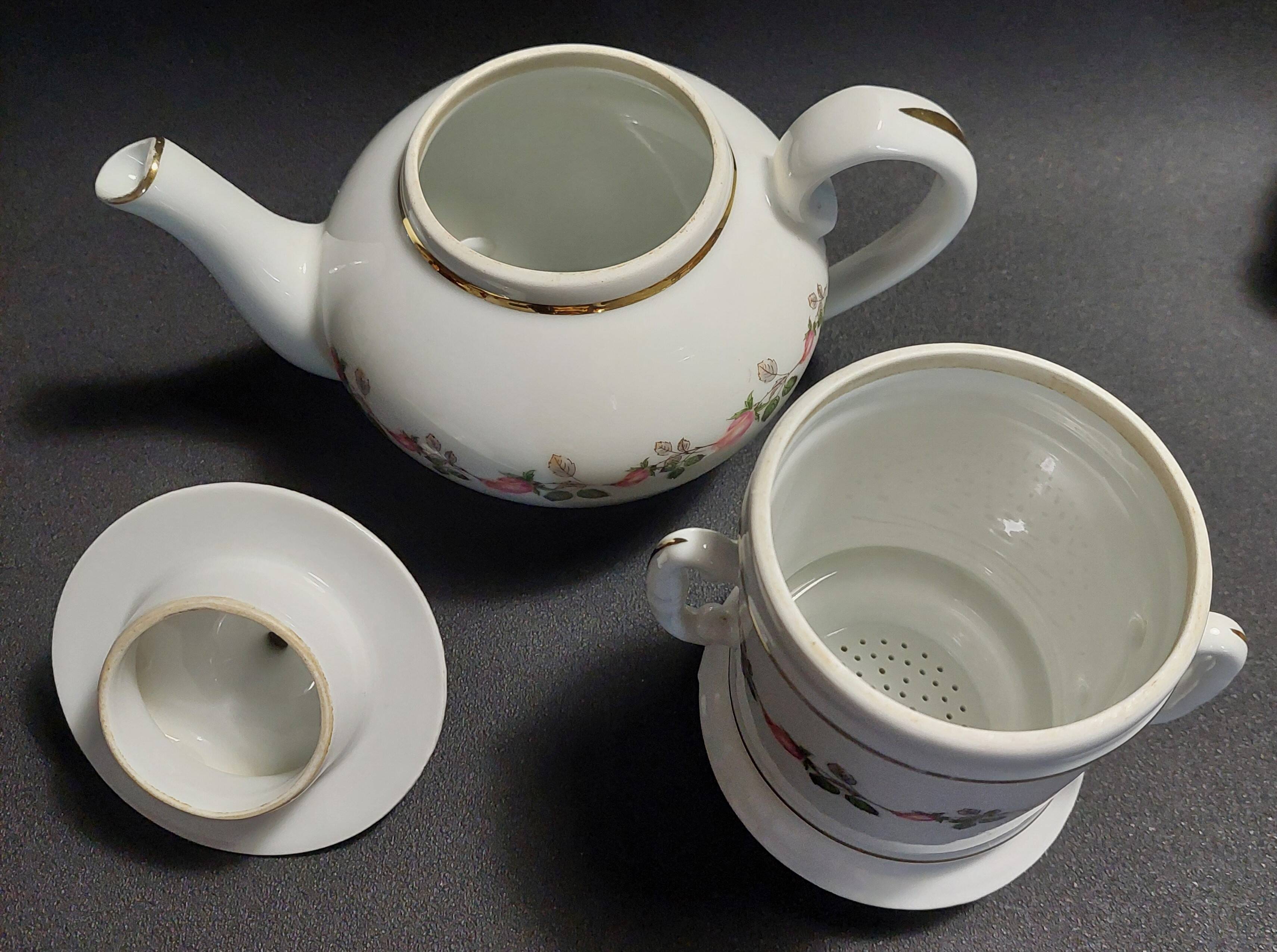 Vintage porcelain coffee pot Apilco fireproof porcelain from the 1960s.