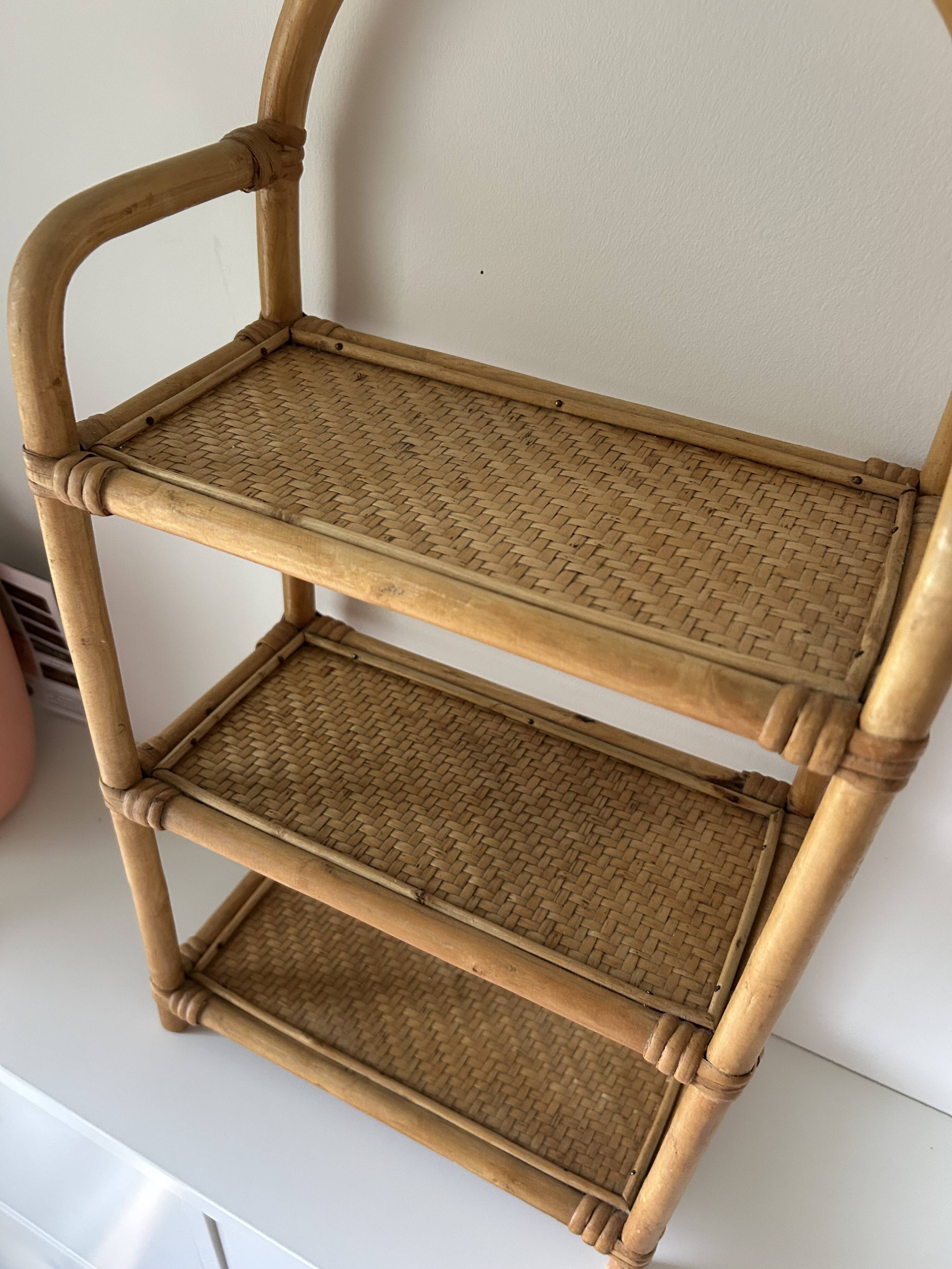 Etagère murale en rotin