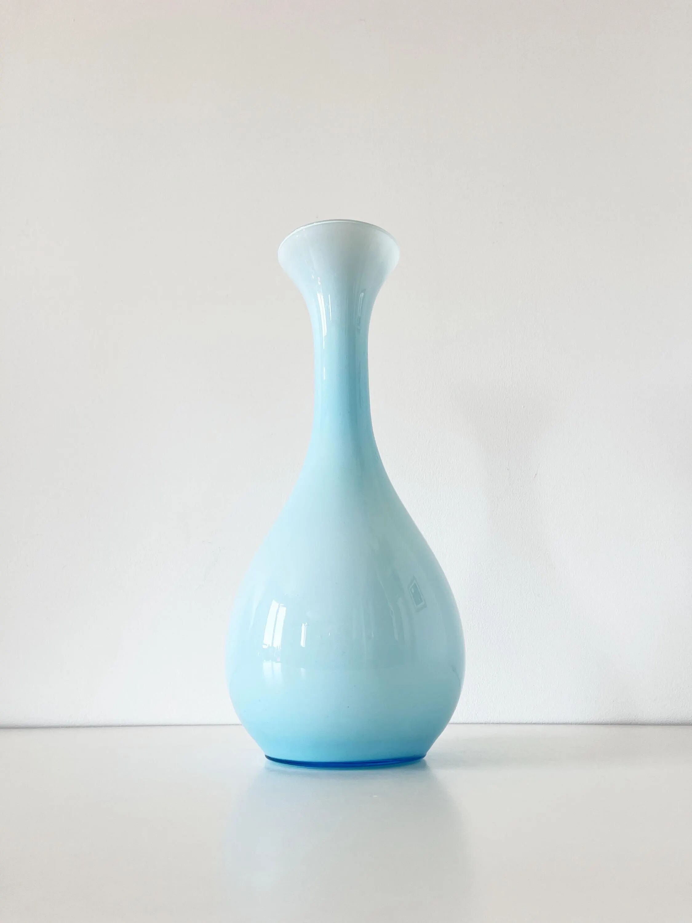 Large Italian vase in turquoise opaline from the 1960s.