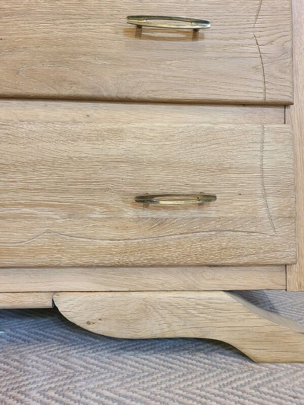 Commode pied moustache