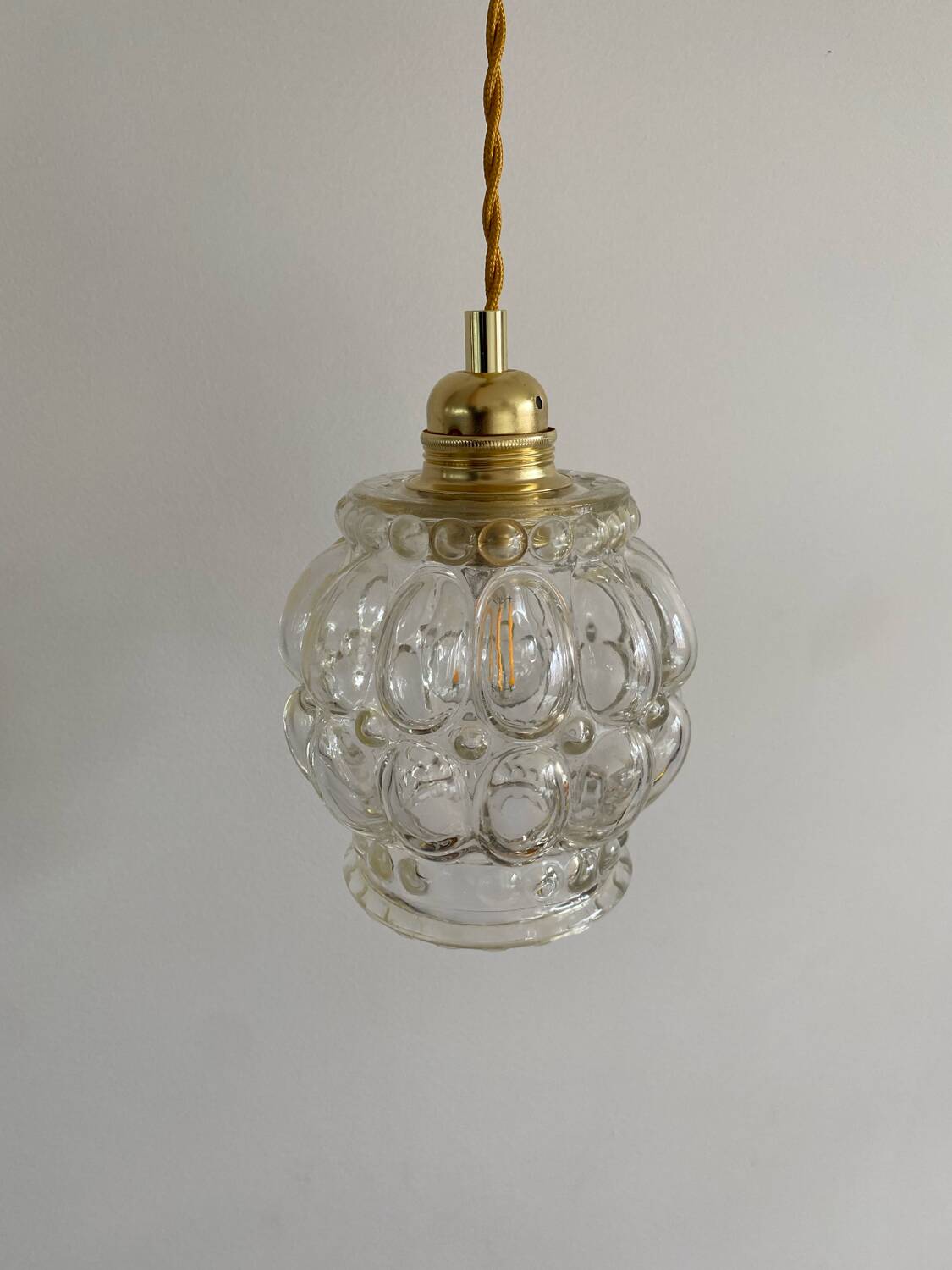 Walking lamp with vintage globe in transparent molded glass