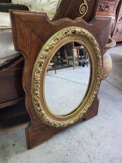 Wooden and gilded mirror with medallion center n°3